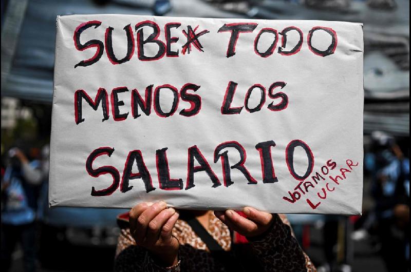 Dos Argentinas- el crecimiento que genera doacutelares no logra reactivar el consumo ni el empleo