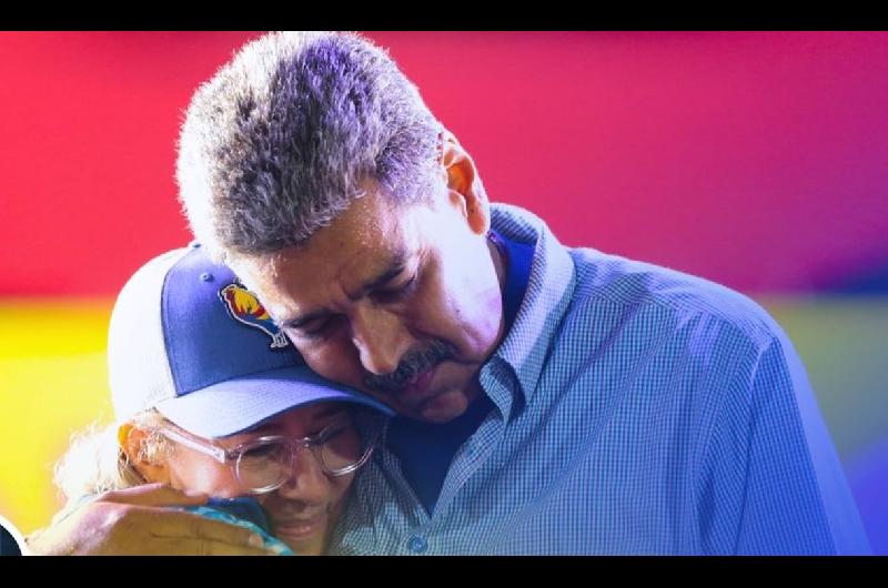 Maduro y su esposa pidieron paz para su paiacutes en un mensaje en redes sociales