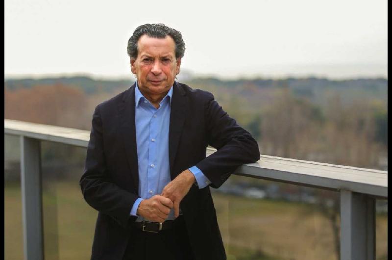 Dante Sica advierte sobre una economiacutea ldquoa dos velocidadesrdquo y la escasa profundidad financiera