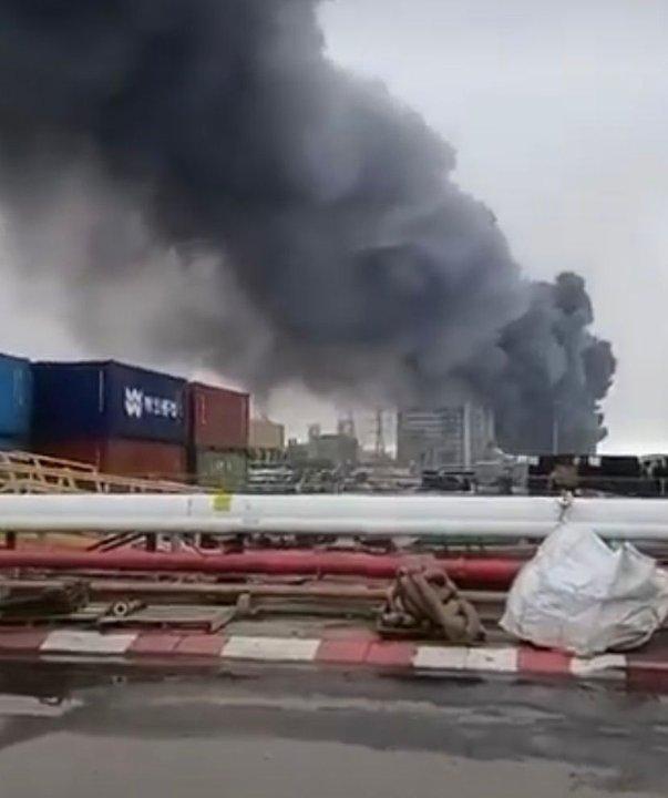 Alerta quiacutemica en Israel- restos de un misil provocaron un incendio y evacuaciones en Neot Hovav