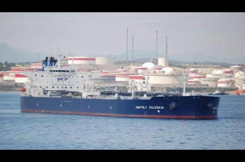 Un petrolero ruso navega hacia Cuba en medio del embargo estadounidense