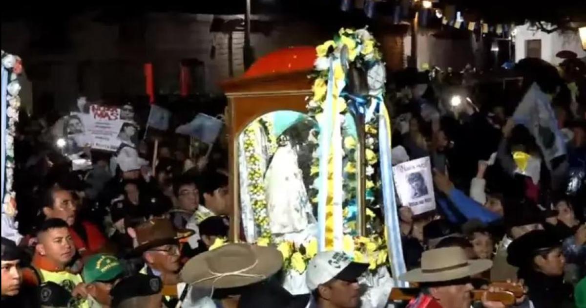 Conmovedora recepcioacuten a la Mamita del Cerro