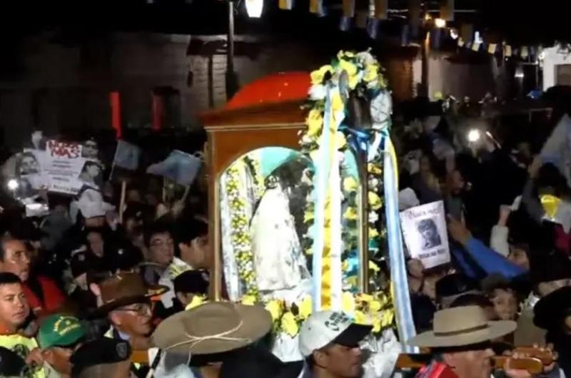 Conmovedora recepcioacuten a la Mamita del Cerro