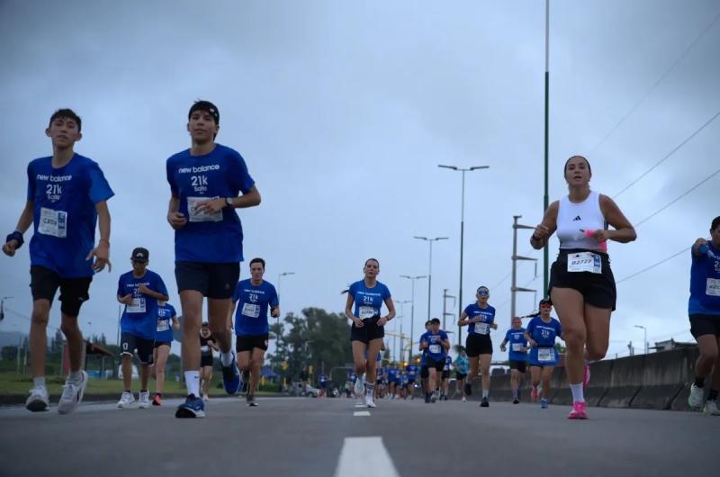 Jujuy brilloacute bajo la lluvia en la Maratoacuten New Balance Salta