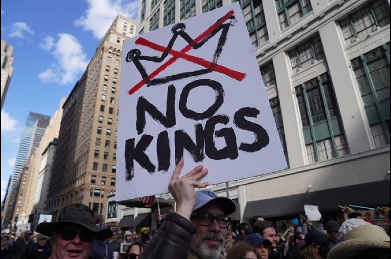 Los Aacutengeles- represioacuten y maacutes de 70 detenidos en una protesta contra la guerra