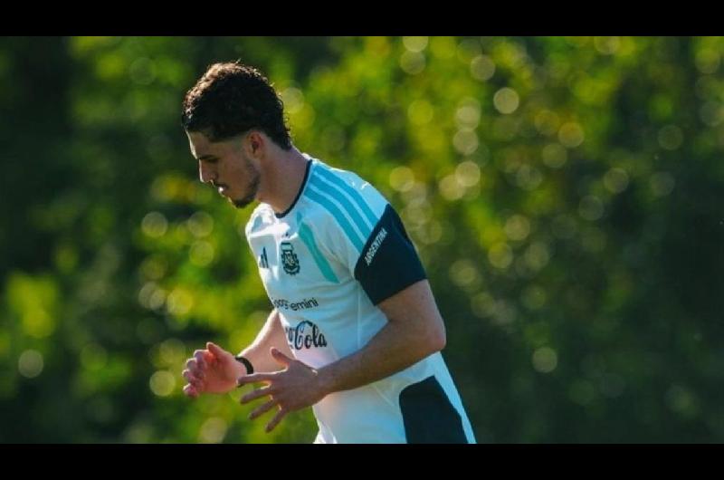 Scaloni se emocionoacute hasta las laacutegrimas y abandonoacute la conferencia de prensa al hablar de Panichelli 