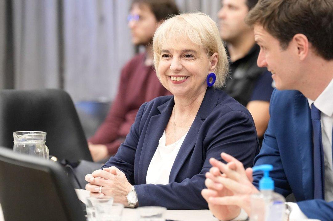 La Libertad Avanza propone prohibir celulares en caacuterceles- proyecto para frenar delitos desde los penales