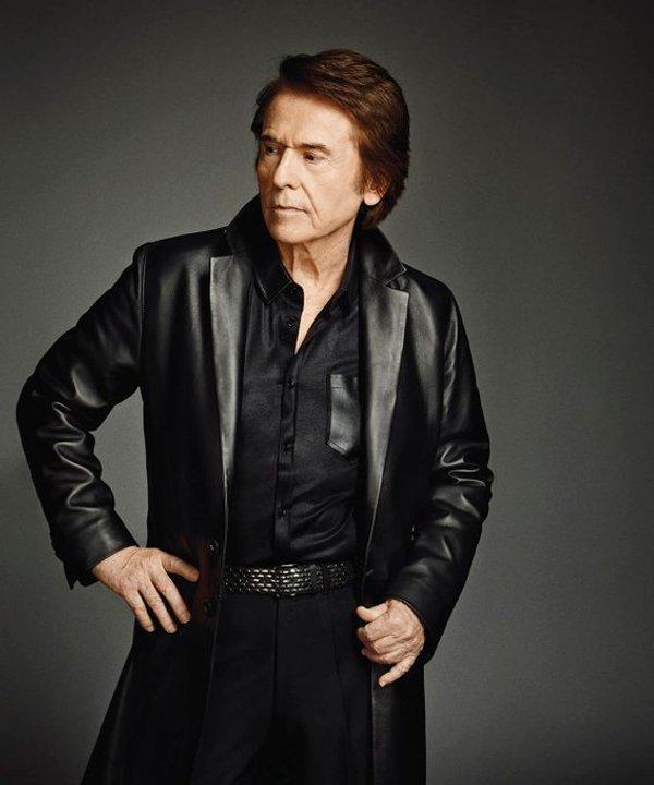 Raphael vuelve a Buenos Aires con ldquoRaphaeliacutesimordquo- la leyenda que sigue haciendo historia