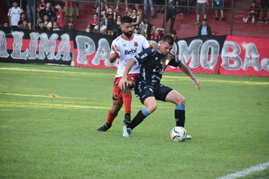 Primera Nacional- Defensores de Belgrano empatoacute con Atleacutetico de Rafaela y quedoacute a un punto del liacuteder Moroacuten