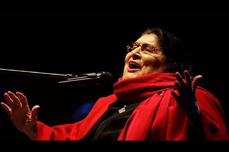 Exigen la renuncia de un funcionario de Radio Nacional por insultos a Mercedes Sosa