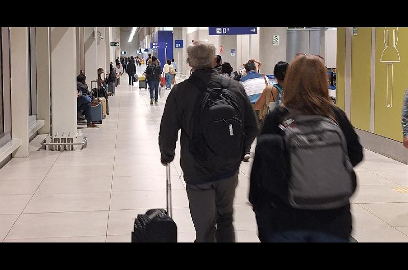 Crecioacute un 135-en-porciento- interanual el traacutefico de pasajeros aeacutereos en Latinoameacuterica