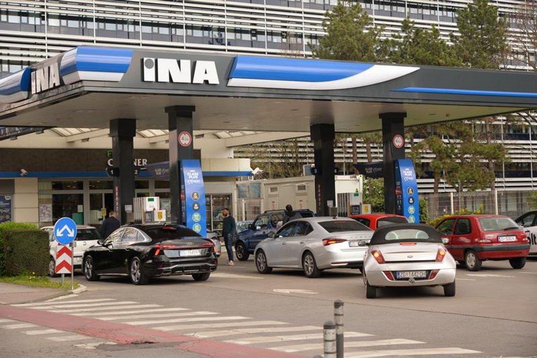 La guerra en Medio Oriente continuacutea disparando los precios del combustible