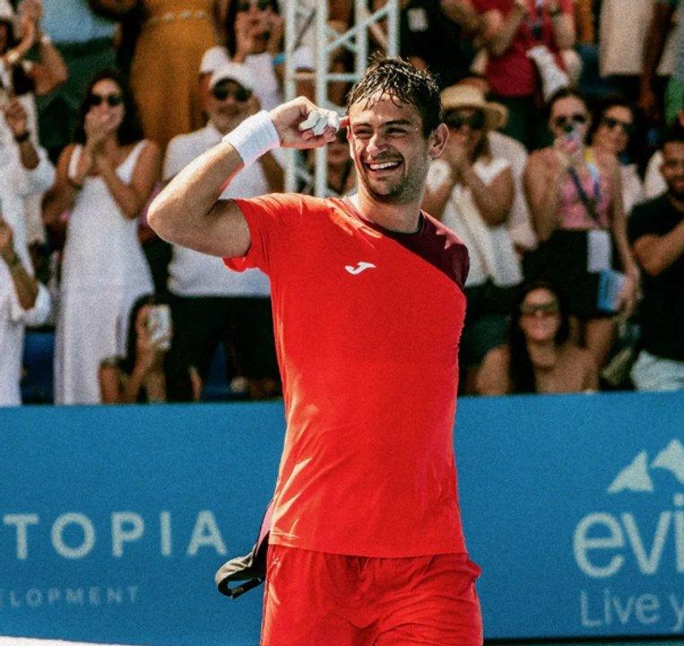 ATP Bucarest- Navone revirtioacute un debut dramaacutetico y ganoacute en el tiebreak