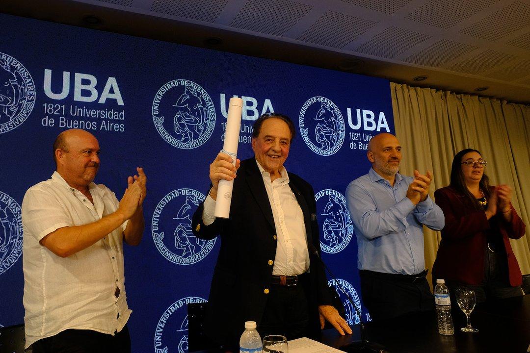 La UBA reconocioacute a Carlos Heller como Doctor Honoris Causa