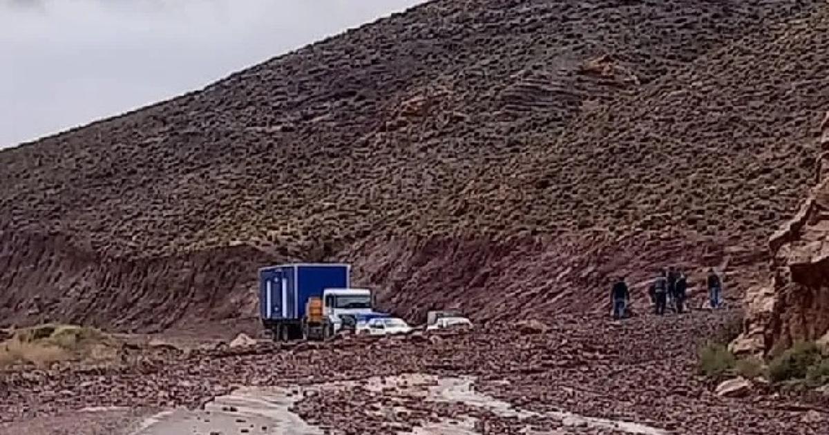 Corte en ruta nacional 52 por derrumbes y logran rehabilitar la 35 