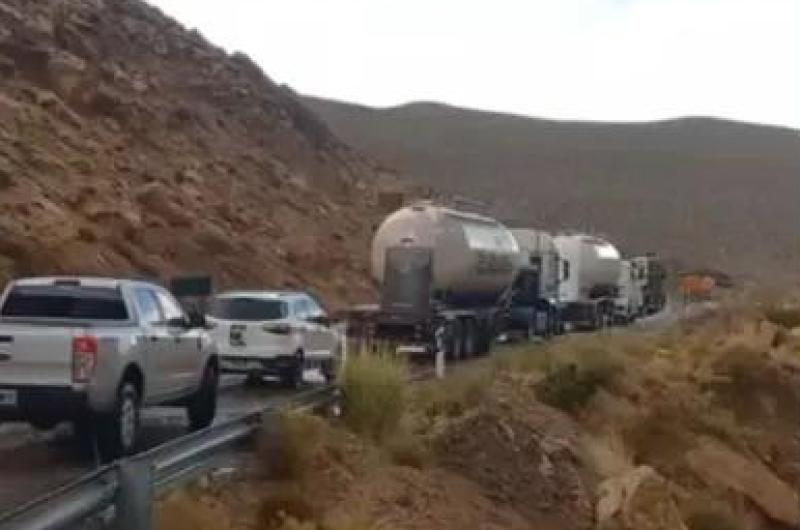 Corte en ruta nacional 52 por derrumbes y logran rehabilitar la 35 