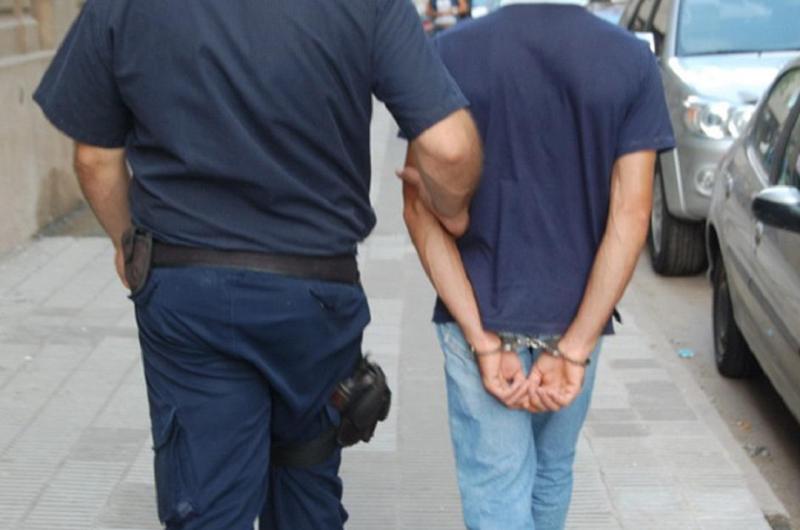 Teniacutea pedido de captura de la Justicia jujentildea y fue detenido en Salta