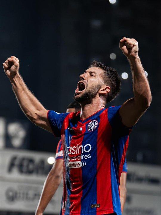 San Lorenzo se enfrenta con Estudiantes de La Plata en un encuentro que podriacutea marcar su destino en el Torneo Apertura 