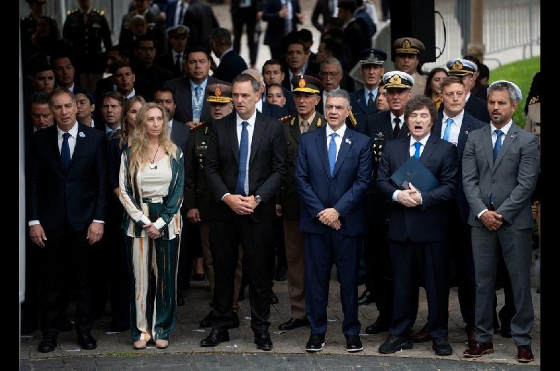 La imprecisioacuten de Martiacuten Meacutenem sobre Malvinas- ldquoEstamos para conmemorar el desembarco de allaacute por el ochenta y pico