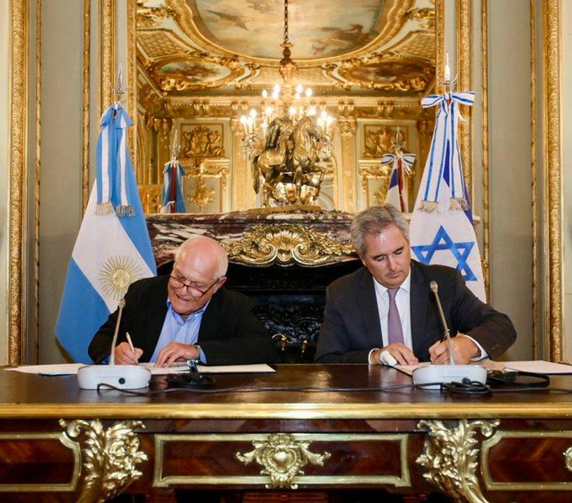 El canciller israeliacute destacoacute la decisioacuten del Gobierno de expulsar al encargado de negocios de Iraacuten en el paiacutes