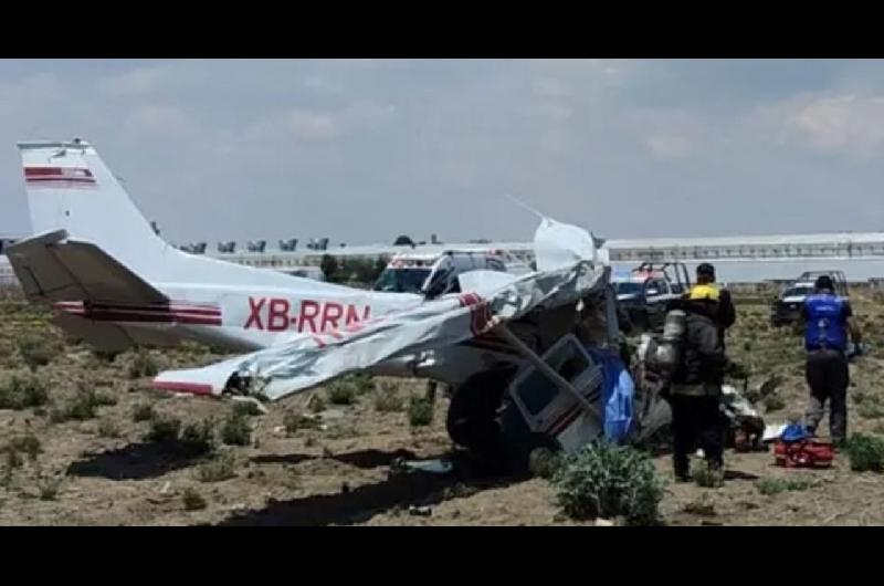 Cuatro personas murieron al caer una avioneta en el centro de Meacutexico