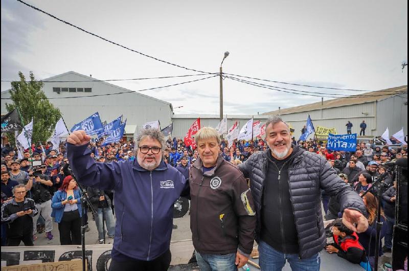 Sindicatos ldquodurosrdquo convocaron a un plenario para el Diacutea del Trabajador