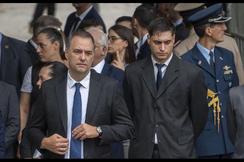 Vuelo privado a Punta del Este- Adorni contratoacute a un estudio de abogados para su defensa