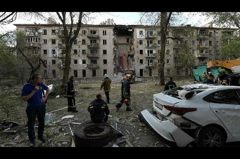 Rusia afirma haber atacado objetivos ucranianos y reclama el control total de Lugansk