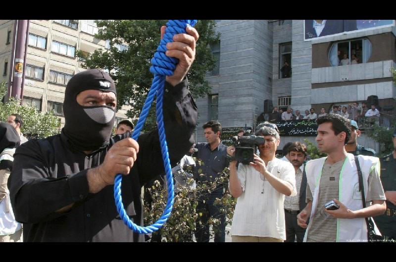 Iraacuten ejecutoacute a dos miembros de un grupo opositor prohibido y escala la tensioacuten