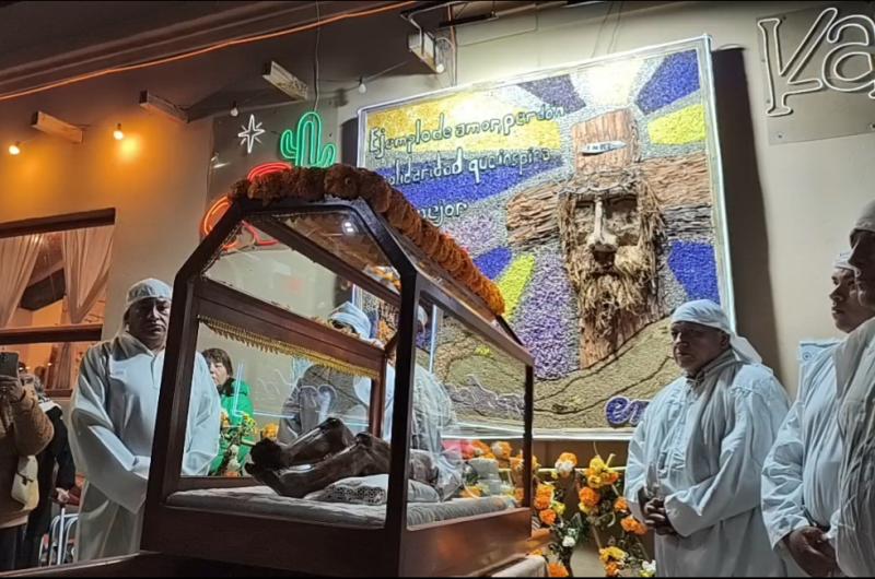 Junto a sus ermitas Tilcara renovoacute su devocioacuten cristiana