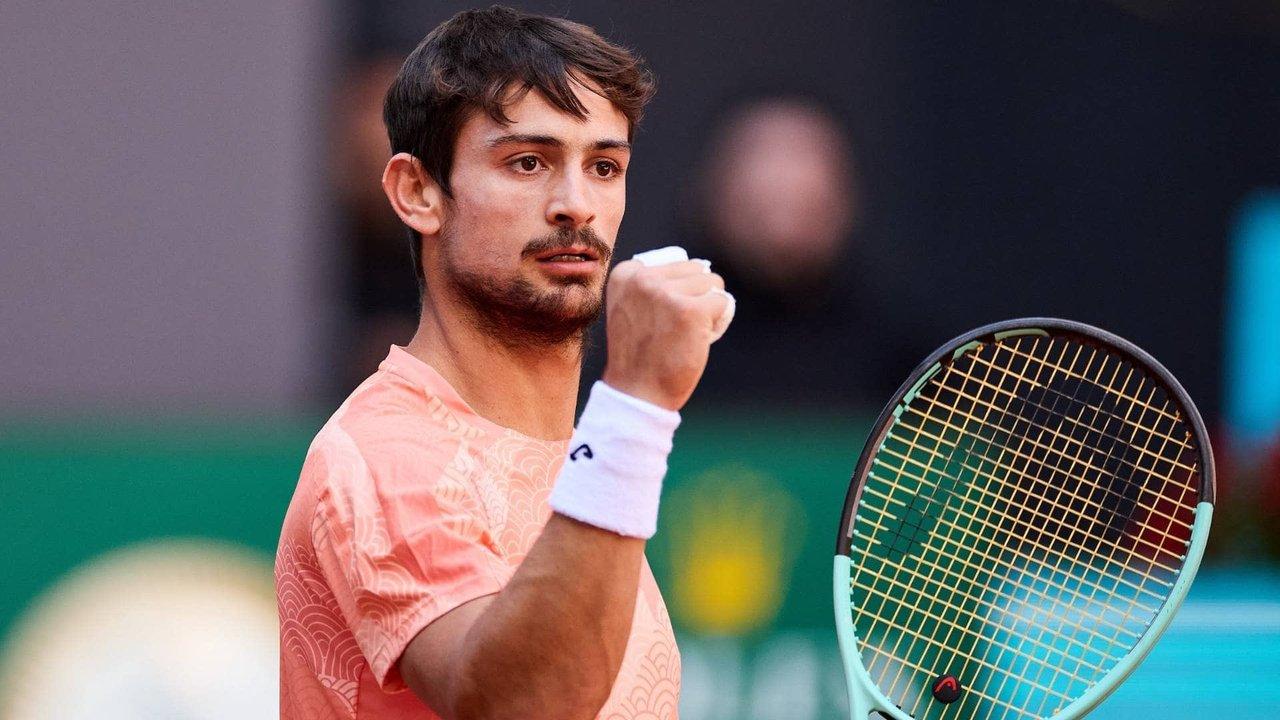 Mariano Navone ganoacute su primer tiacutetulo ATP- se consagroacute en Bucarest tras vencer a Daniel Meacuterida