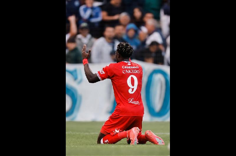 Huracaacuten goleoacute a Gimnasia y volvioacute a puestos de clasificacioacuten en la zona B del Torneo Apertura 2026