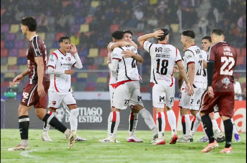 Newellrsquos le ganoacute a Central Coacuterdoba por 3-1 y salioacute del fondo de la zona A del Torneo Apertura 2026