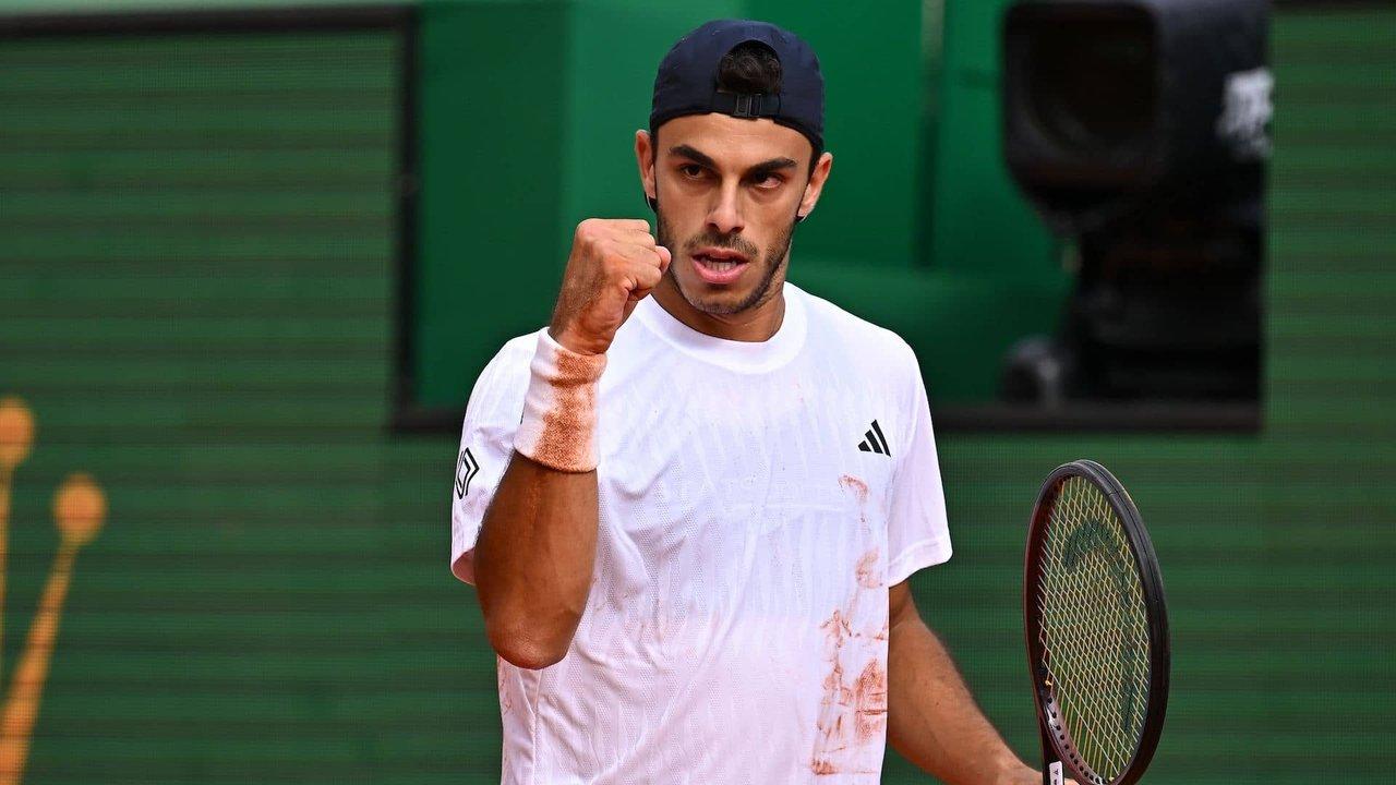 Ceruacutendolo superoacute una dura prueba ante Tsitsipas para avanzar en el Masters 1000 de Montecarlo