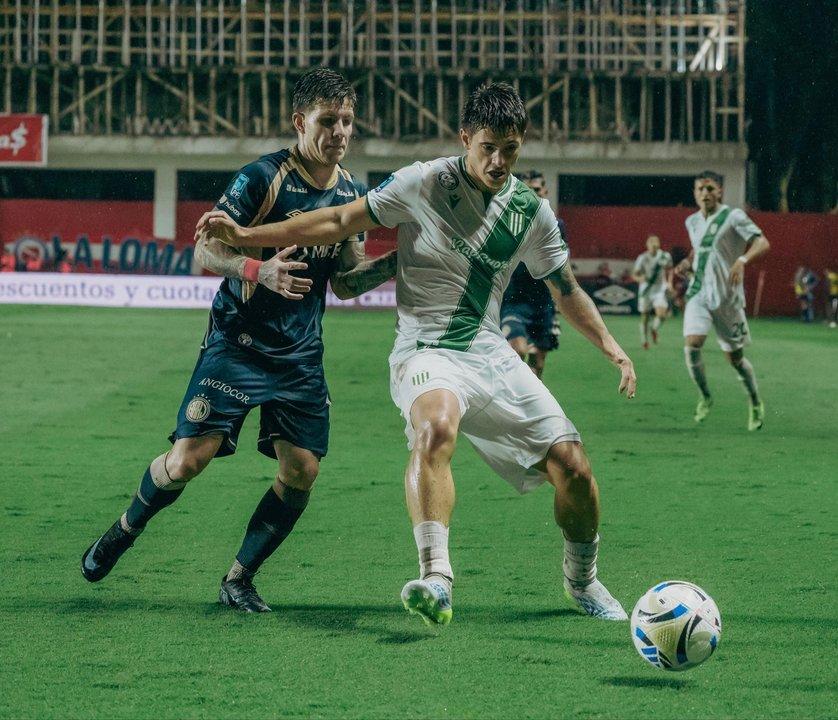 Argentinos Juniors le ganoacute a Banfield y quedoacute como escolta de Independiente Rivadavia en el Torneo Apertura