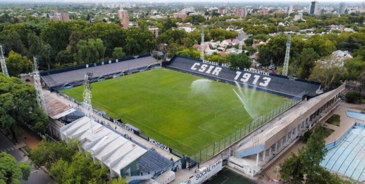 Prohiacuteben el ingreso a las canchas de siete personas por vender bebidas alcohoacutelicas