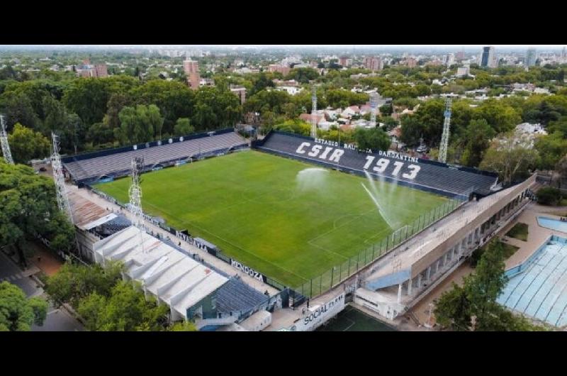 Prohiacuteben el ingreso a las canchas de siete personas por vender bebidas alcohoacutelicas