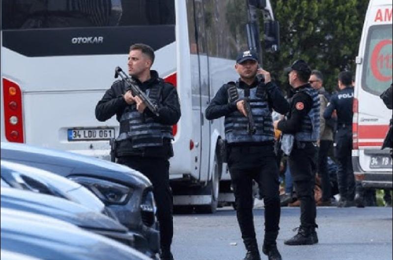 Ataque frente al consulado de Israel en Turquiacutea- un muerto y dos detenidos