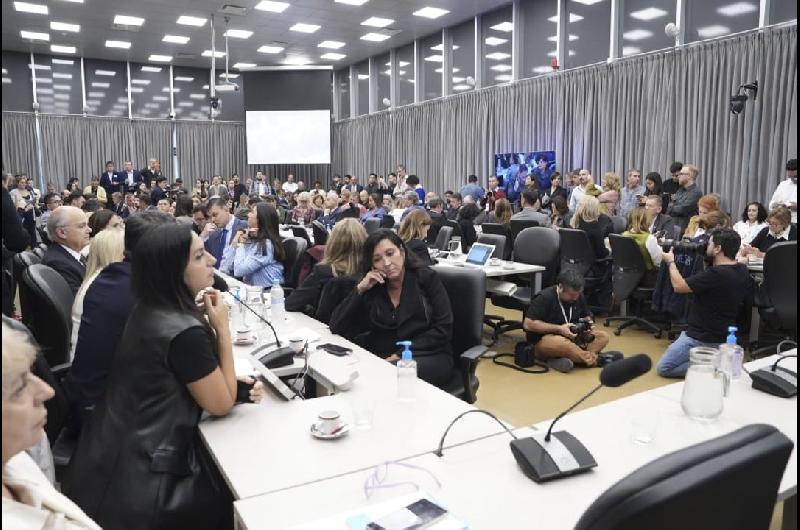 Sesioacuten al rojo vivo- el oficialismo tiene los votos para aprobar hoy los cambios pro mineros a la Ley de Glaciares
