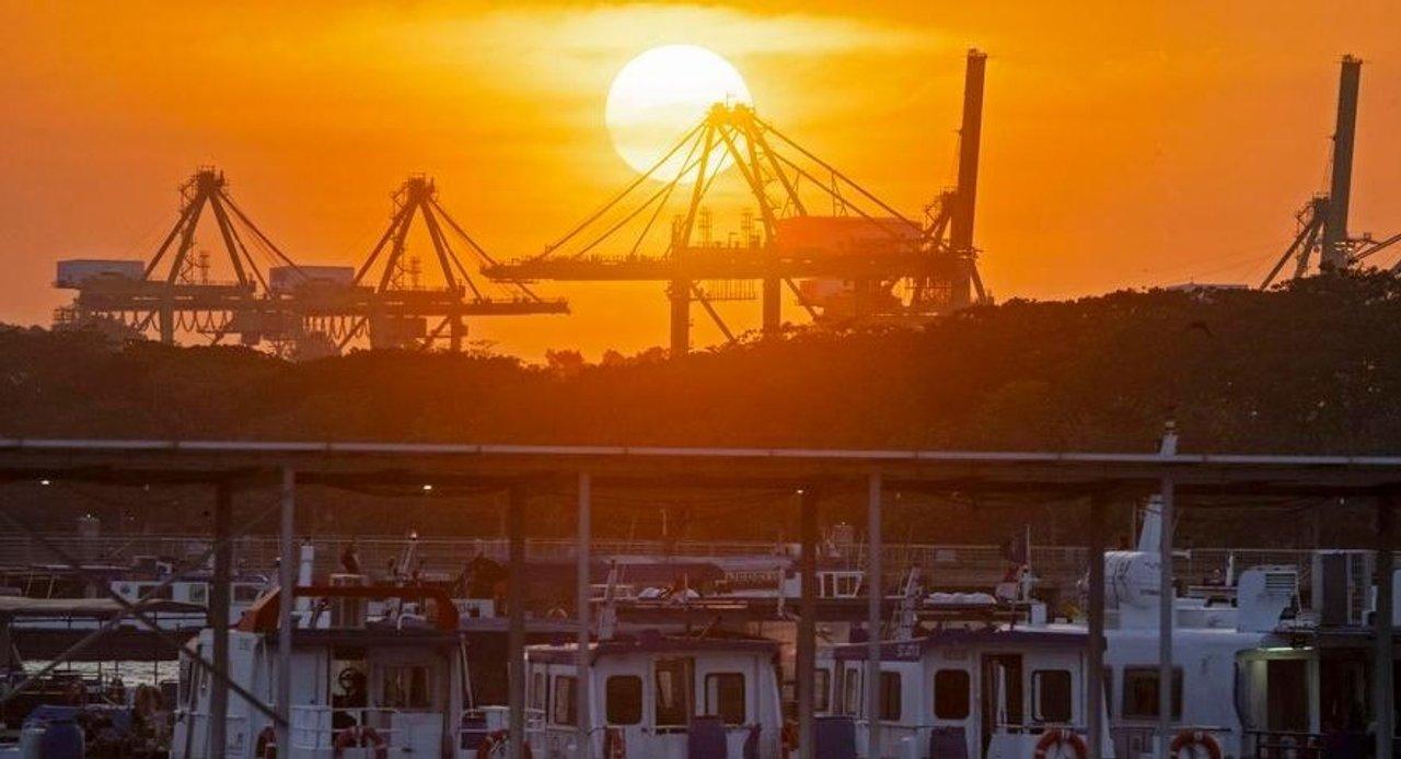 El estrecho de Ormuz ruta clave para el comercio del petroacuteleo fue cerrado nuevamente