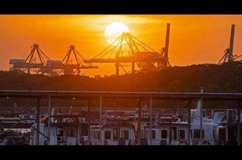 El estrecho de Ormuz ruta clave para el comercio del petroacuteleo fue cerrado nuevamente