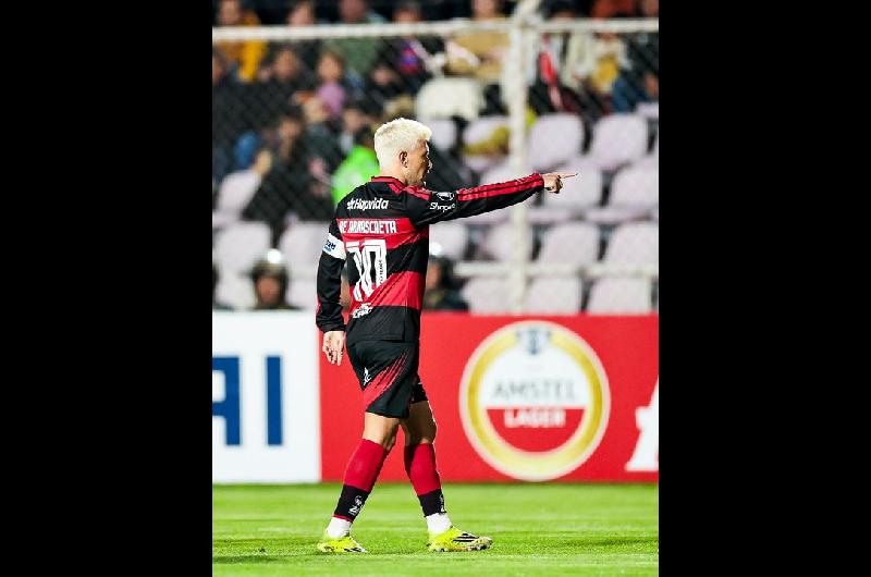 Flamengo debutoacute en la Copa Libertadores con un triunfo ante Cusco de Peruacute