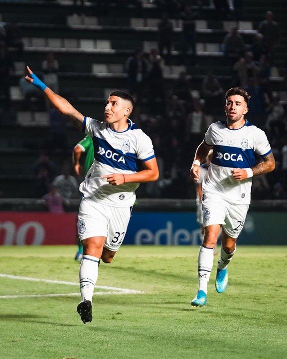 Gimnasia LP goleoacute a Camioneros y se metioacute en 16avos de la Copa Argentina 2026