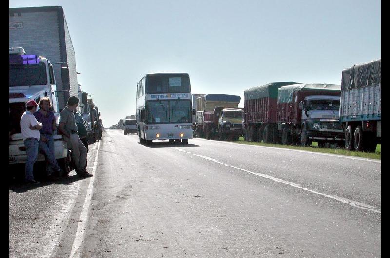 Ante las protestas de los transportistas por las tarifas el Gobierno se desligoacute del problema