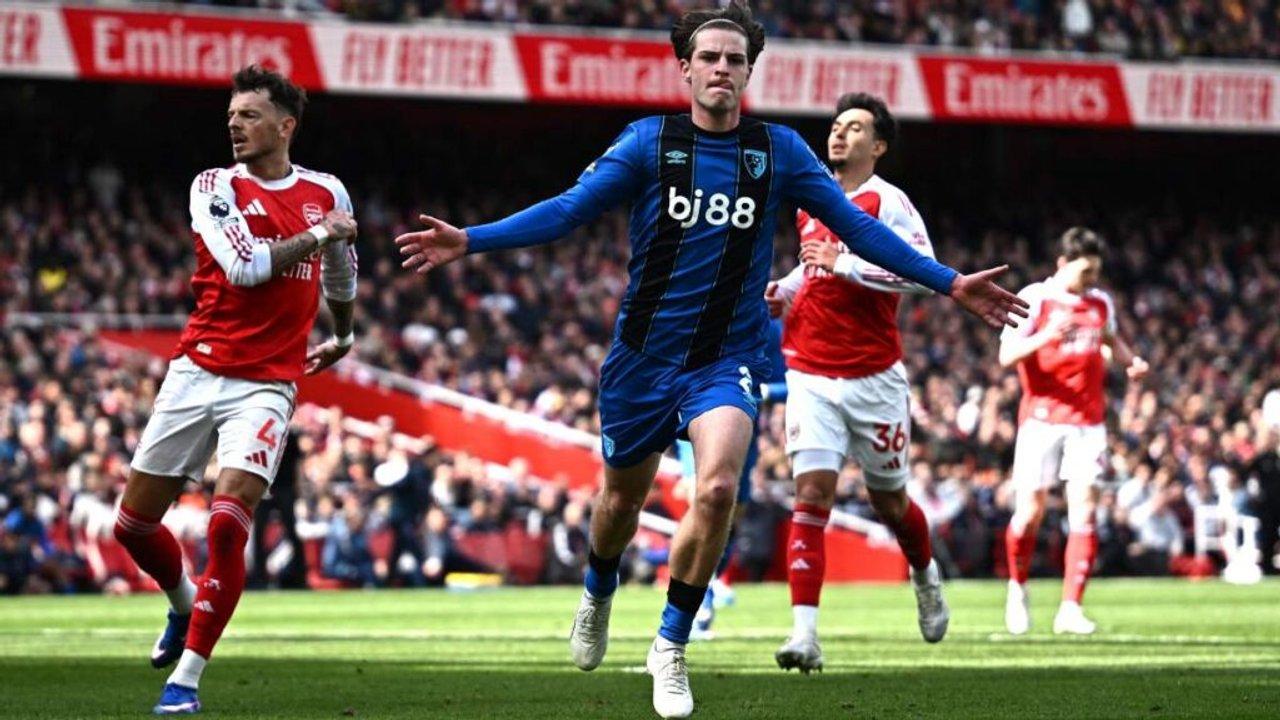 El Arsenal sufrioacute una sorpresiva derrota y se le abre una posibilidad al Manchester City en la Premier League