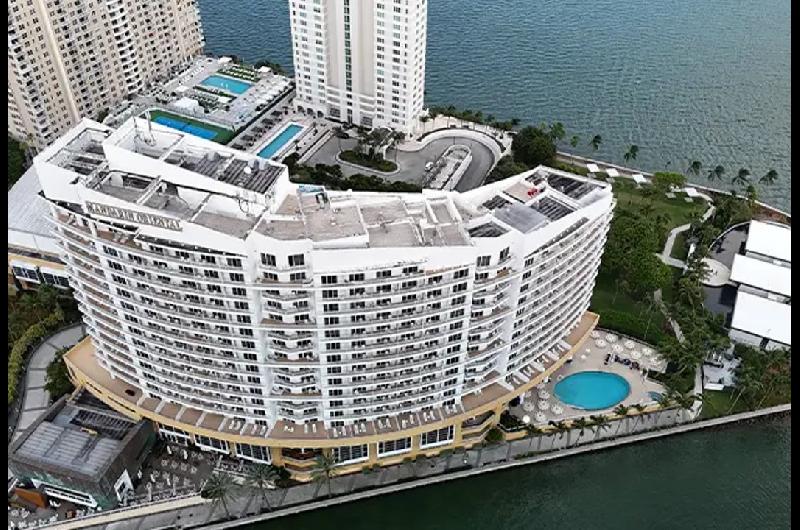 VIDEO- asiacute fue la impactante demolicioacuten del icoacutenico hotel Mandarin Oriental de Miami