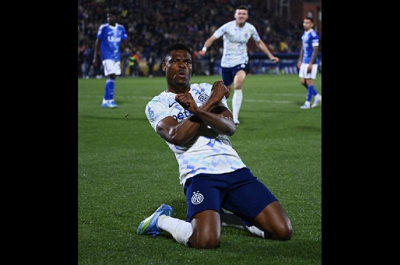 El Inter remontoacute le ganoacute al Como por 4-3 y se acerca al tiacutetulo de la Serie A