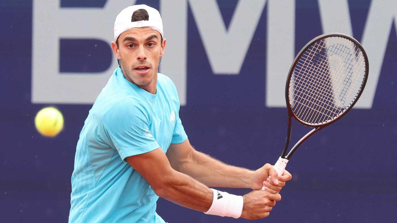 Triunfos de Ceruacutendolo y Etcheverry en los ATP 500 de Muacutenich y Barcelona