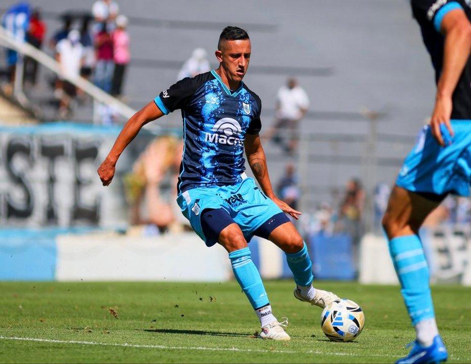 Liberaron al jugador de Gimnasia (J) que aseguroacute tener una ldquobombardquo en un avioacuten