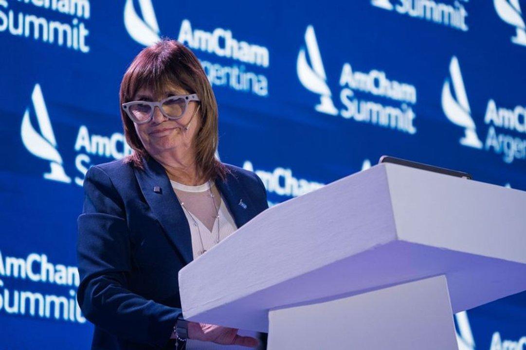 Amcham un evento cruzado por el efecto Adorni